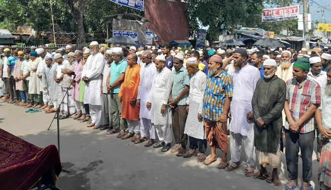 সাবেক ২৭ নং ওয়ার্ড কাউন্সিলর হারুনের স্ত্রী’র জানাজা ও দাফন সম্পূর্ণ